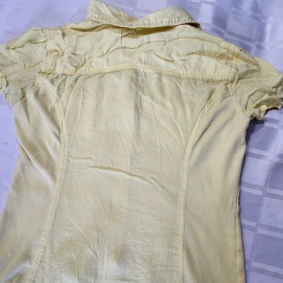 GUESS WOMEN'S SHORT SLEEVE SHIRT YELLOW SIZE MEDIUM FASHION WEAR DESIGNER - Picture 13 of 14